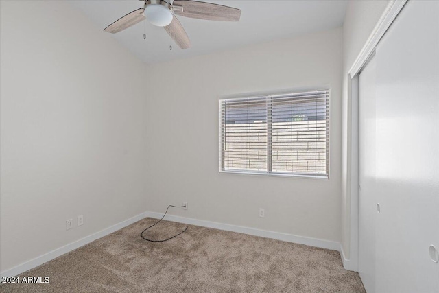 unfurnished room with light carpet and ceiling fan