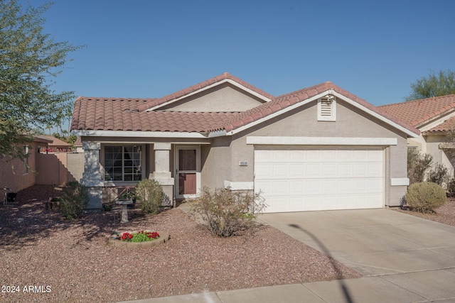 view of front facade featuring a garage