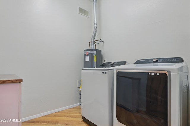 889 E Dealers Choice Ln, Payson, AZ 85541 - washroom with visible vents, baseboards, light wood-type flooring, gas water heater, and independent washer and dryer