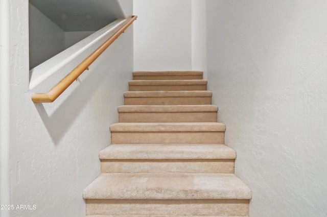 889 E Dealers Choice Ln, Payson, AZ 85541 - staircase featuring a textured wall