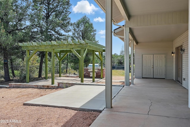 889 E Dealers Choice Ln, Payson, AZ 85541 - view of patio / terrace featuring fence and exterior kitchen