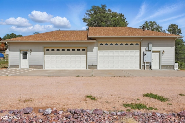 889 E Dealers Choice Ln, Payson, AZ 85541 - garage featuring concrete driveway
