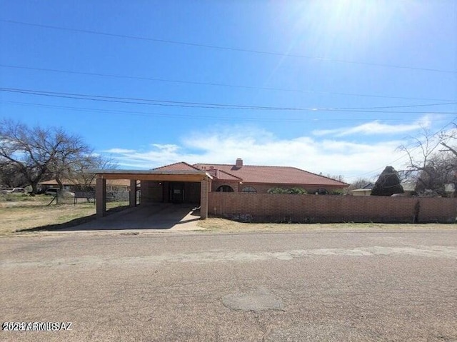 view of front facade with a carport