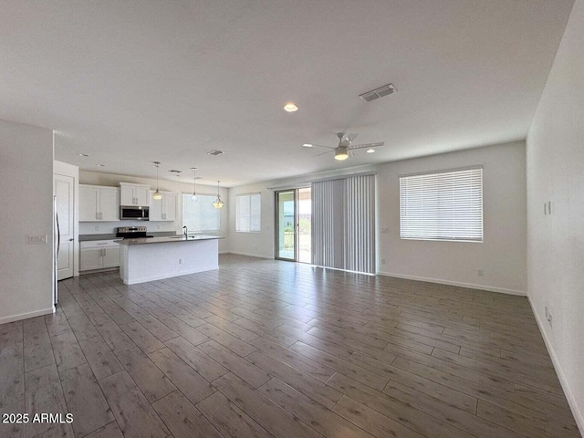30507 N 167th St, Scottsdale, AZ 85262 - unfurnished living room with ceiling fan, dark wood-style floors, baseboards, and recessed lighting