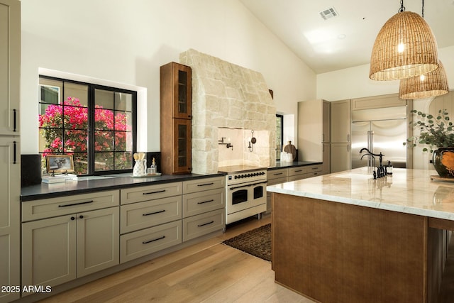 8910 E Topeka Dr, Scottsdale, AZ 85255 - kitchen featuring high vaulted ceiling, high quality appliances, a sink, light wood-type flooring, and backsplash