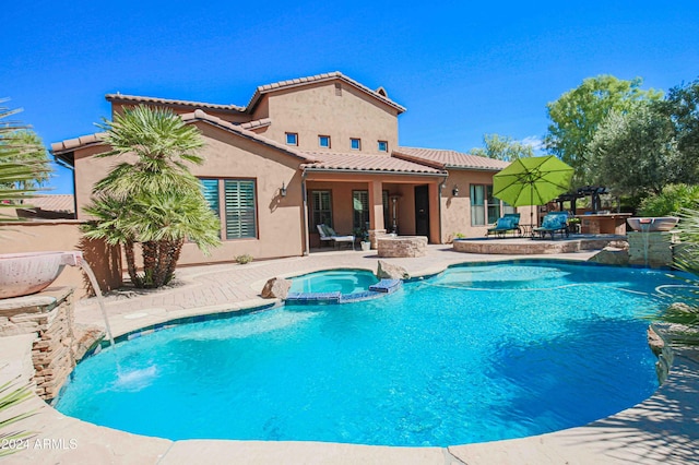 view of pool with a pool with connected hot tub and a patio area
