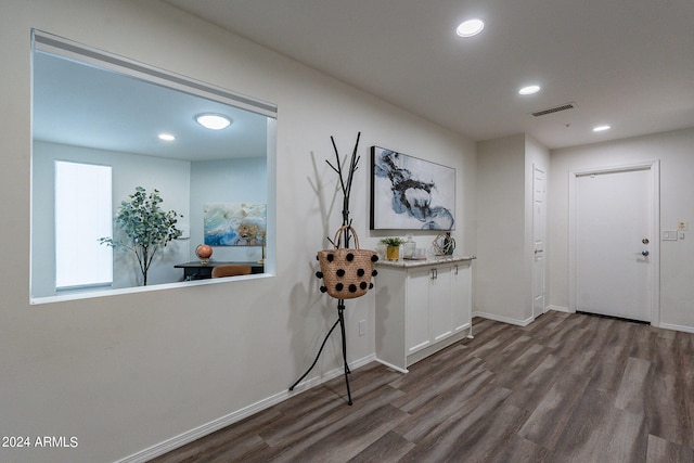 foyer entrance with recessed lighting, baseboards, visible vents, and wood finished floors