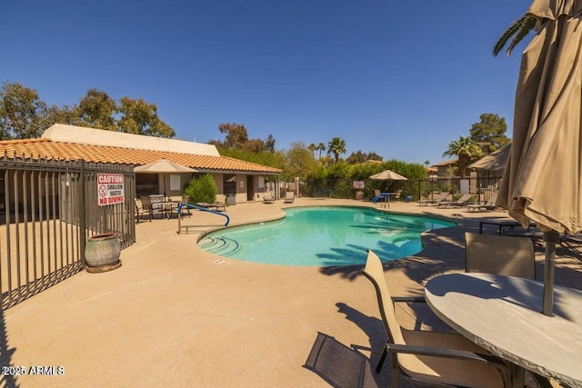 1402 E Guadalupe Rd Unit 215, Tempe, AZ 85283 - community pool with a patio