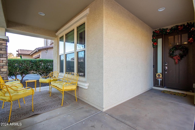 property entrance featuring a porch