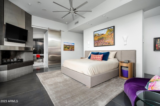 bedroom with ceiling fan