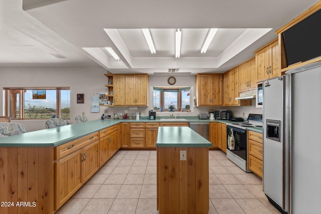 22900 W Hylton Way, Congress, AZ 85332 - kitchen with stainless steel appliances, plenty of natural light, sink, and kitchen peninsula