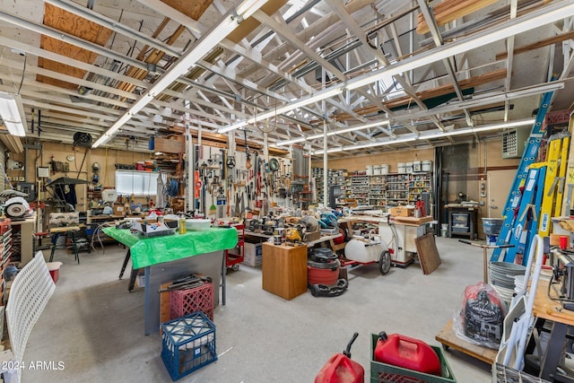 22900 W Hylton Way, Congress, AZ 85332 - garage with a workshop area