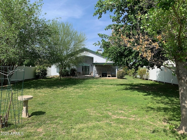 2207 W Hayward Ave, Phoenix, AZ 85021 - view of yard featuring a fenced backyard