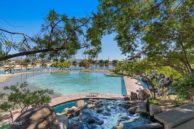 outdoor pool featuring an in ground hot tub