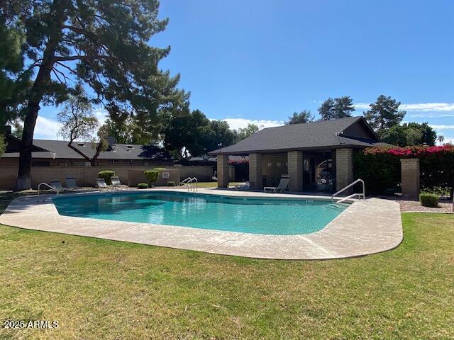 27 W Concorda Dr Unit 104, Tempe, AZ 85282 - community pool with a patio