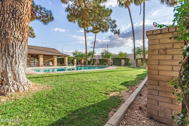 27 W Concorda Dr Unit 104, Tempe, AZ 85282 - view of grassy yard