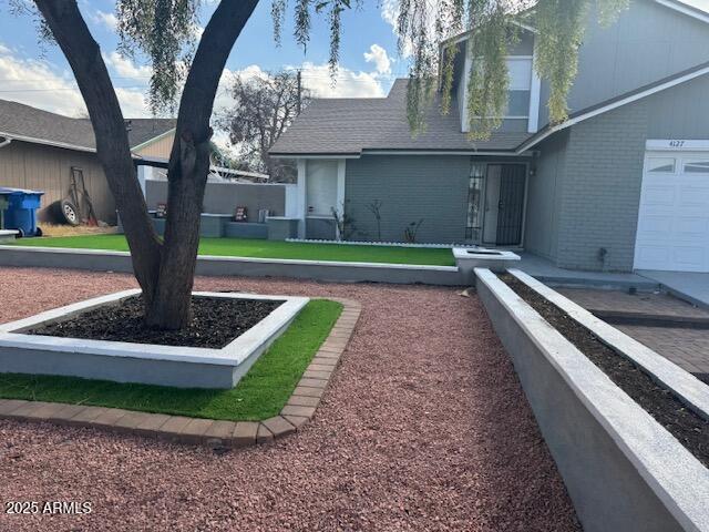 view of front of property featuring a garage