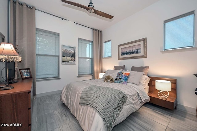 bedroom with ceiling fan