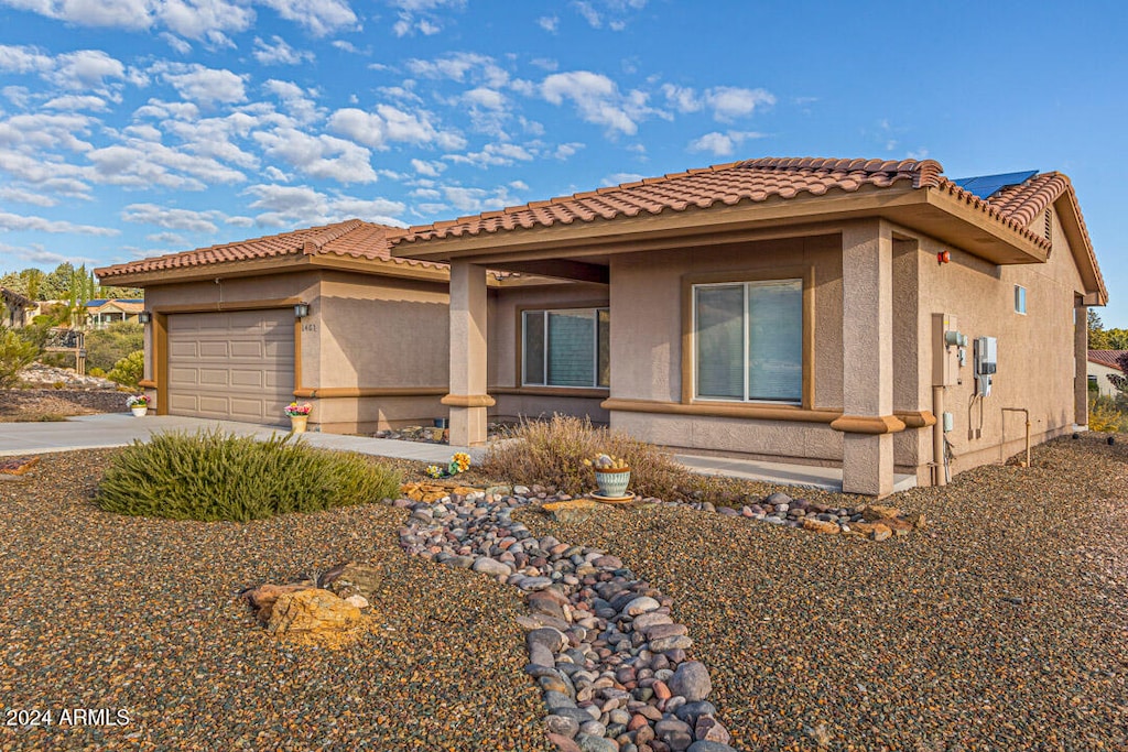 view of front of house featuring a garage