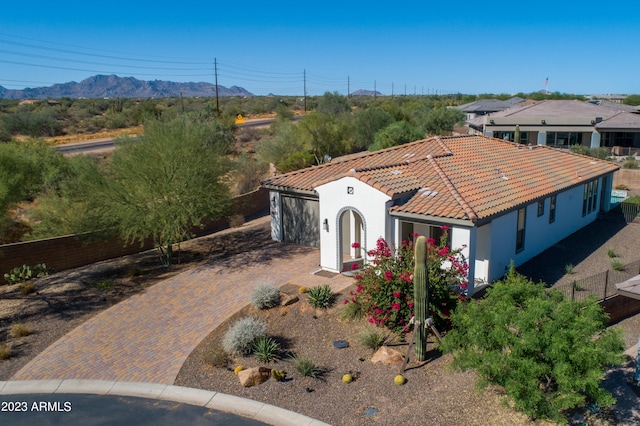 view of front of house featuring a mountain view