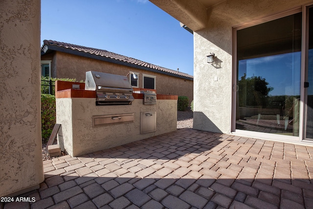 view of patio / terrace with an outdoor kitchen and grilling area