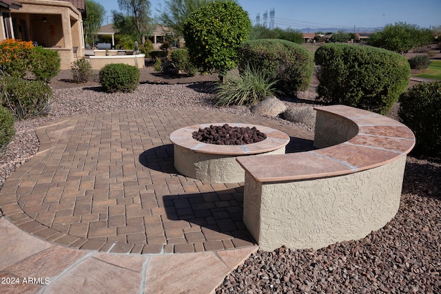 view of patio featuring a fire pit