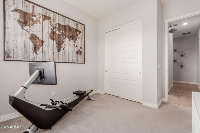 exercise area with carpet floors, baseboards, and visible vents