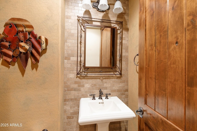 bathroom featuring sink