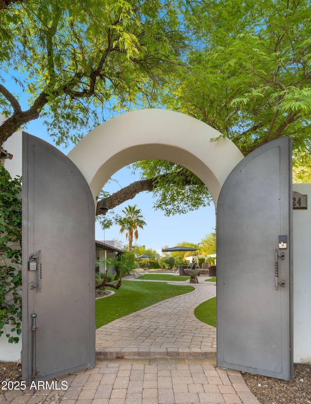 4824 E Hummingbird Ln, Paradise Valley, AZ 85253 - view of patio / terrace