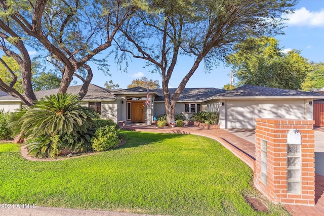 ranch-style home featuring a front lawn