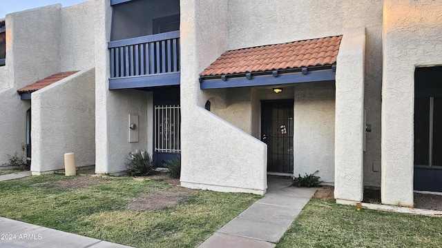 property entrance with a balcony