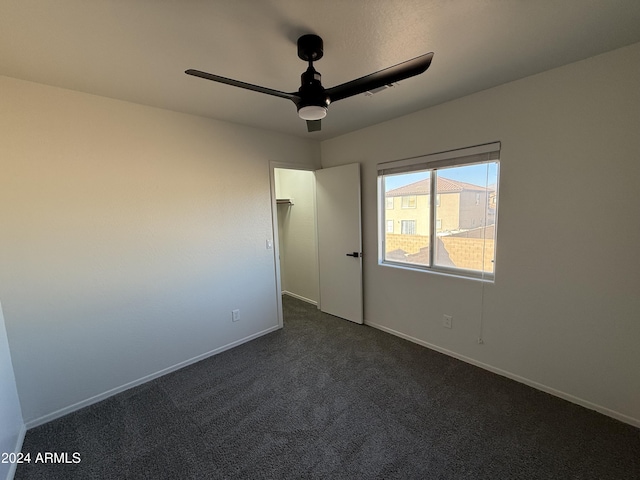 carpeted empty room featuring ceiling fan