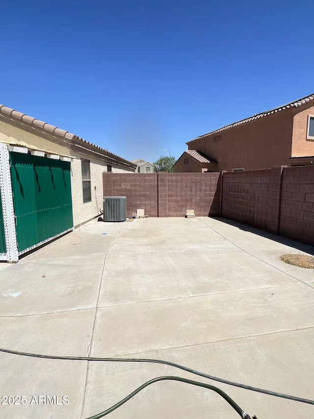 8507 W Pioneer St, Tolleson, AZ 85353 - view of patio / terrace