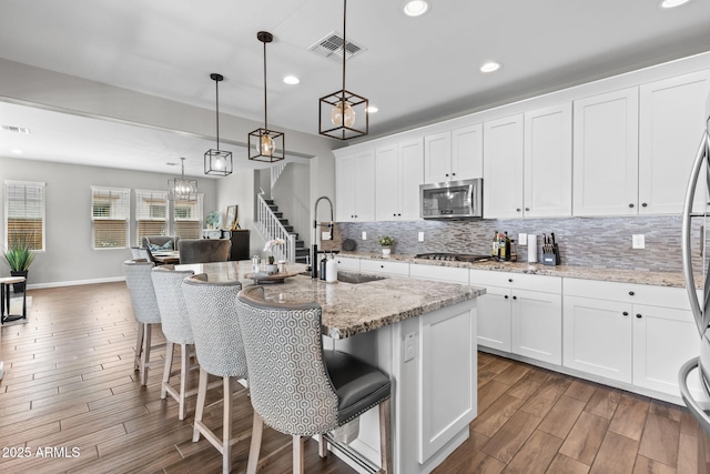 974 W Zion Way, Chandler, AZ 85248 - kitchen featuring appliances with stainless steel finishes, a sink, wood finished floors, tasteful backsplash, and recessed lighting