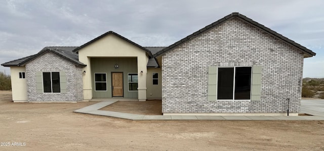 view of front of house featuring a patio