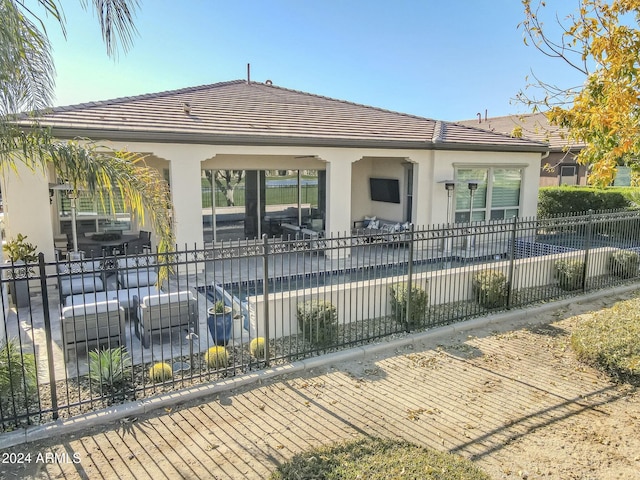 view of front of property featuring a patio