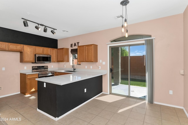17365 N Cave Creek Rd Unit 116, Phoenix, AZ 85032 - kitchen with appliances with stainless steel finishes, a peninsula, light countertops, and track lighting