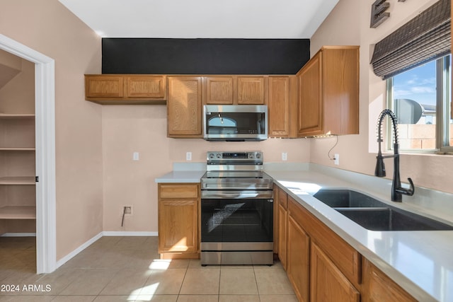 17365 N Cave Creek Rd Unit 116, Phoenix, AZ 85032 - kitchen featuring stainless steel appliances, a sink, light countertops, and light tile patterned floors
