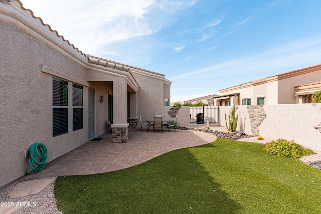 view of yard with a patio area