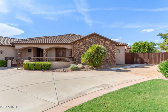 view of mediterranean / spanish-style home