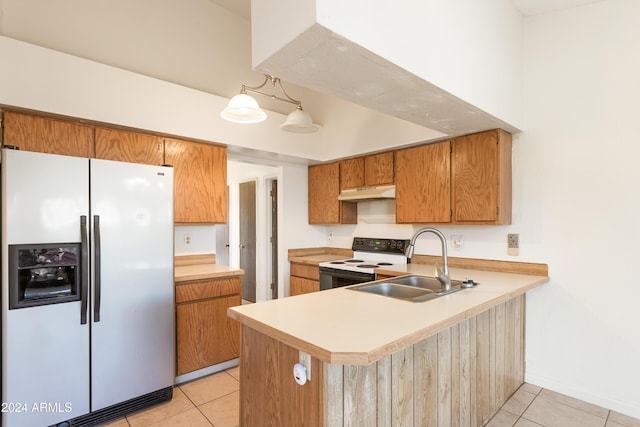 kitchen with white electric range oven, stainless steel refrigerator with ice dispenser, kitchen peninsula, and sink