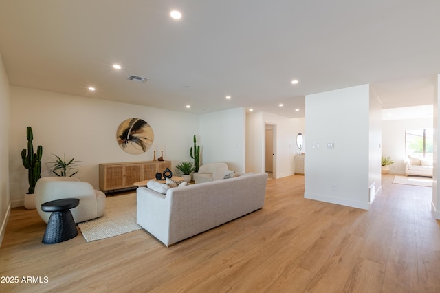 7127 N 79th St, Scottsdale, AZ 85258 - living area with light wood-type flooring, recessed lighting, and baseboards