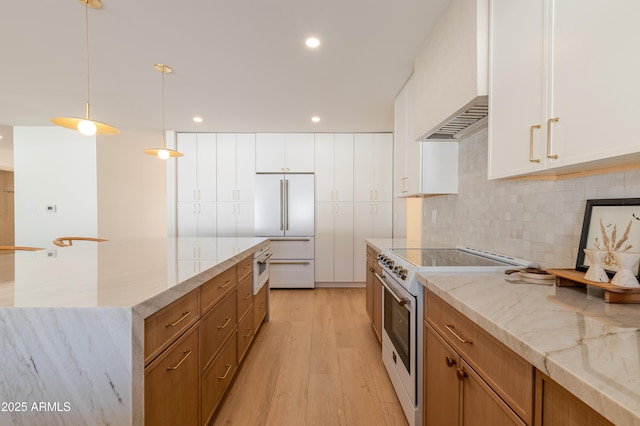 7127 N 79th St, Scottsdale, AZ 85258 - kitchen featuring electric range, built in refrigerator, premium range hood, light wood finished floors, and decorative backsplash