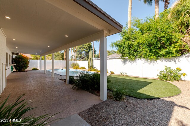 7127 N 79th St, Scottsdale, AZ 85258 - fenced backyard featuring a patio area