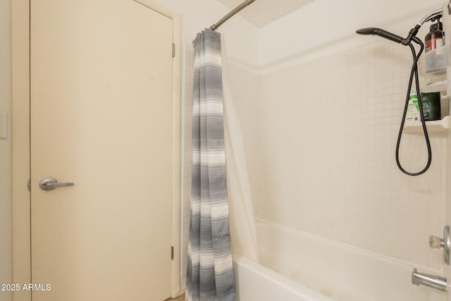 602 E Colgate Dr, Tempe, AZ 85283 - bathroom with shower / tub combo with curtain