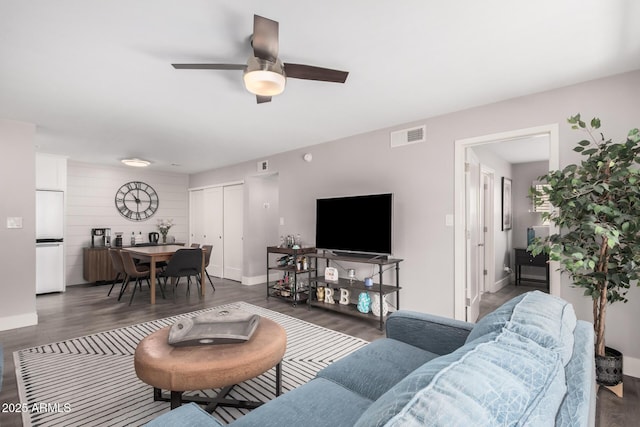 6480 N 82nd St Unit 1136, Scottsdale, AZ 85250 - living room featuring wood finished floors, a ceiling fan, and baseboards