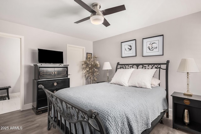 6480 N 82nd St Unit 1136, Scottsdale, AZ 85250 - bedroom featuring baseboards, wood finished floors, and ceiling fan