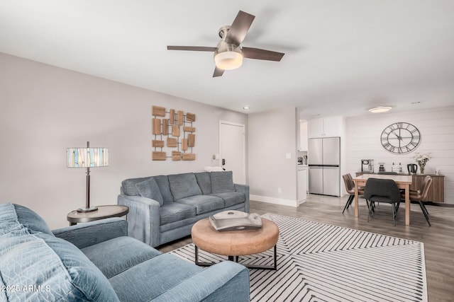 6480 N 82nd St Unit 1136, Scottsdale, AZ 85250 - living area featuring light wood-style floors, ceiling fan, and baseboards