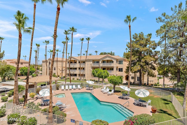 19400 N Westbrook Pkwy Unit 220, Peoria, AZ 85382 - community pool with a patio