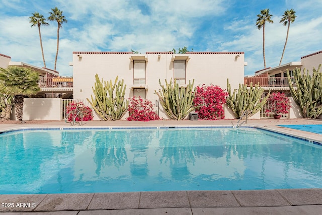 view of swimming pool